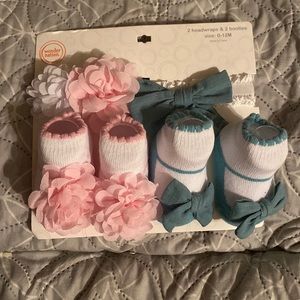 2 booties and 2 head wraps